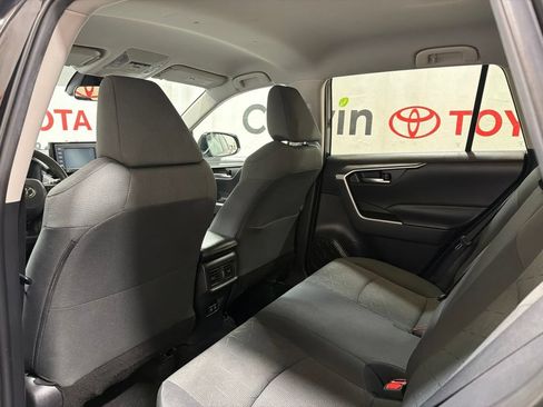 Used 2021 Toyota RAV4 XLE AWD/4WD image 19