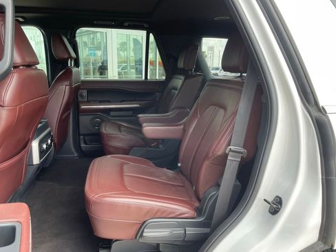 Used 2023 Ford Expedition Limited image 19