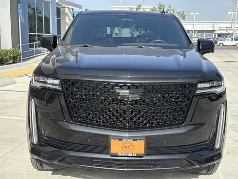 Used 2024 Cadillac Escalade Premium Luxury image 8