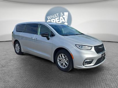 Used 2024 Chrysler Pacifica Touring-L