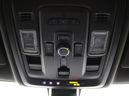 Used 2022 GMC Yukon Denali AWD/4WD image 17