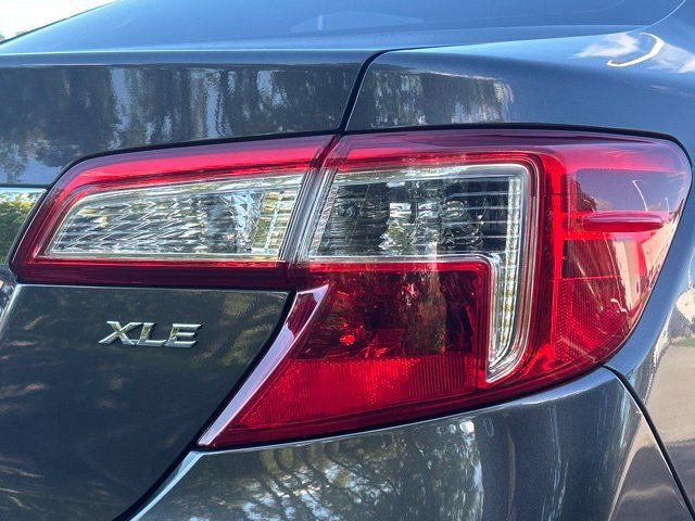 Used 2012 Toyota Camry XLE w/ Leather Pkg FWD image 12