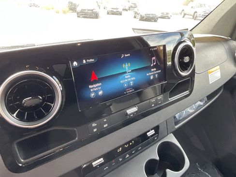 Used 2024 Mercedes-Benz Sprinter 2500 image 23