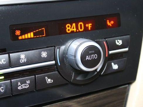 Used 2014 BMW 740i image 18