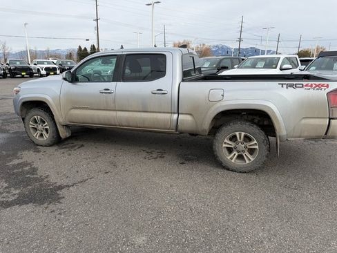 Used 2019 Toyota Tacoma TRD Sport image 3