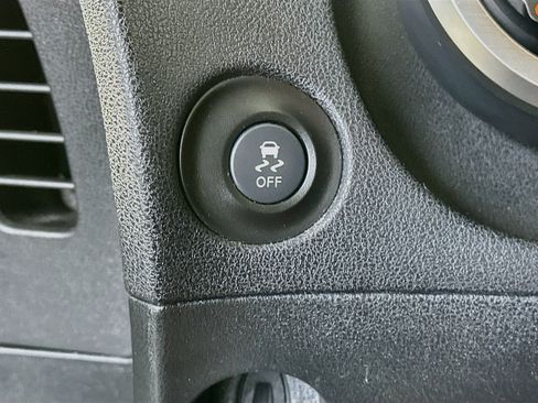 Used 2016 Nissan 370Z Roadster RWD image 16