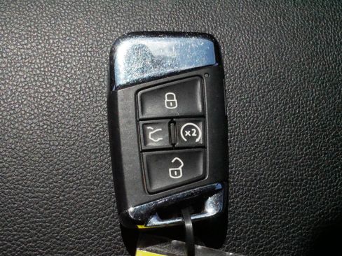 Certified 2022 Volkswagen Atlas Cross Sport SEL R-Line AWD/4WD image 33