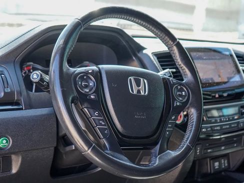 Used 2017 Honda Pilot Touring image 12