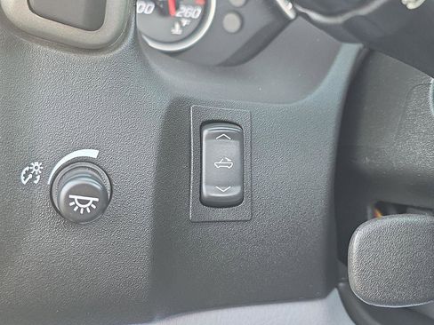 Used 2005 Chevrolet Corvette Convertible w/ Preferred Equipment Group image 35