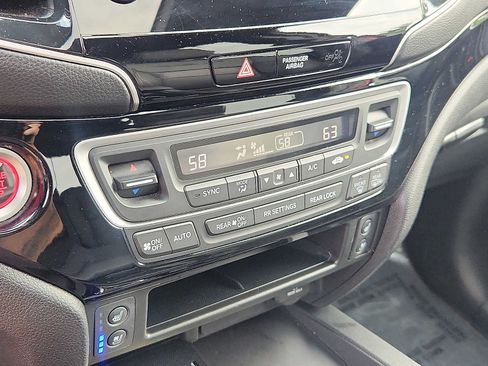 Certified 2024 Honda Passport Black Edition image 15