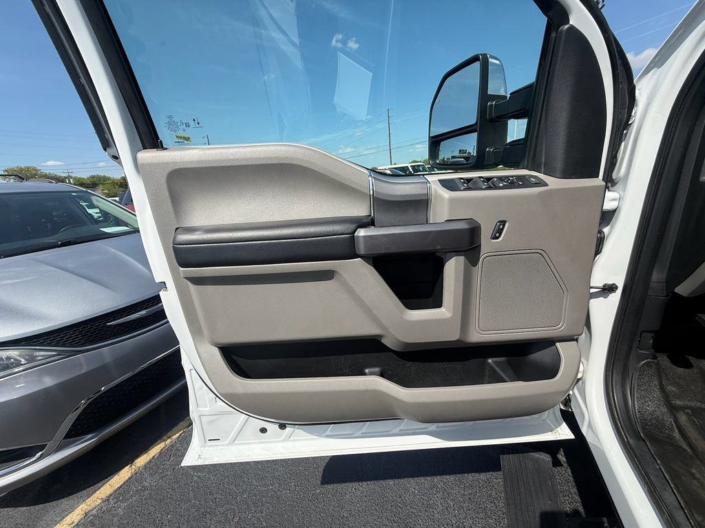 Used 2021 Ford F250 XLT w/ XLT Premium Package AWD/4WD image 10