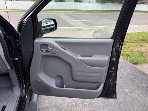 Used 2019 Nissan Frontier SV RWD image 9