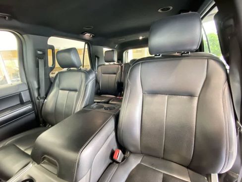 Used 2019 Ford Expedition XLT w/ Equipment Group 201A AWD/4WD image 13