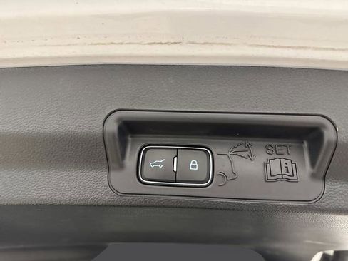 Used 2023 Ford Explorer XLT AWD/4WD image 16