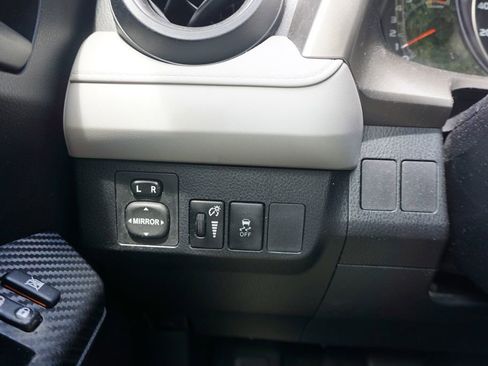 Used 2014 Toyota RAV4 LE FWD image 4