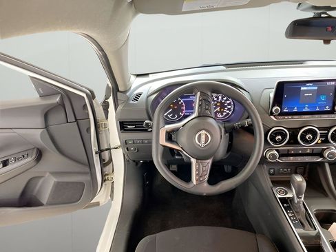 Used 2024 Nissan Sentra SV FWD image 33