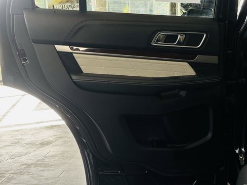 Used 2017 Ford Explorer Platinum AWD/4WD image 36