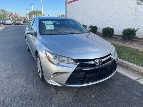Certified 2017 Toyota Camry SE image 1