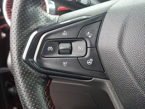 Used 2024 Chevrolet Trax RS w/ Sunroof Package image 22