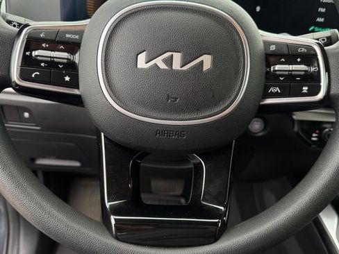 Used 2024 Kia Sorento LX FWD image 19