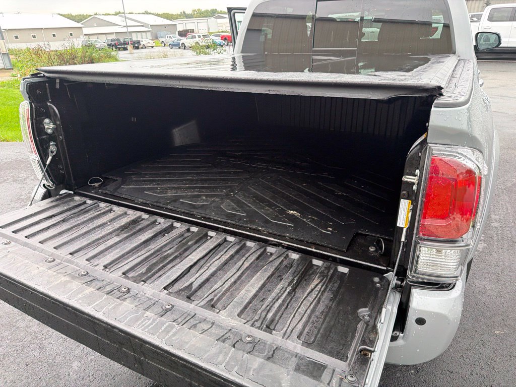 Used 2021 Toyota Tacoma Limited AWD/4WD image 16