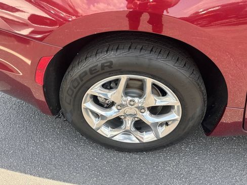 Used 2018 Chrysler Pacifica Limited FWD image 17