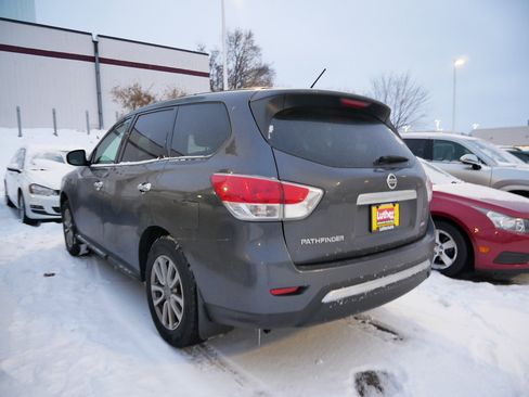 Used 2014 Nissan Pathfinder S image 3