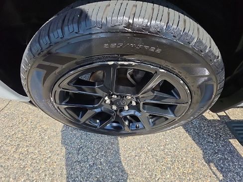 Used 2023 RAM 1500 Laramie AWD/4WD image 38