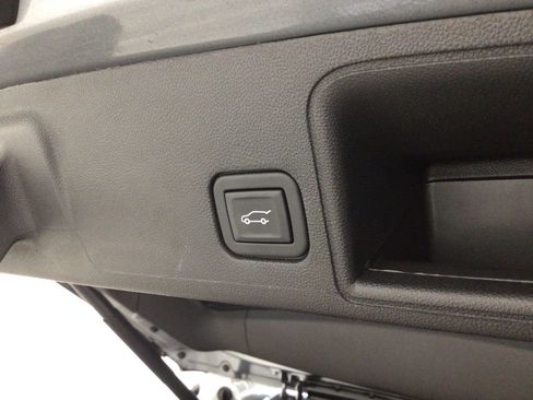 Used 2024 GMC Terrain SLT image 29