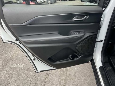 New 2025 Jeep Grand Cherokee L Laredo image 18