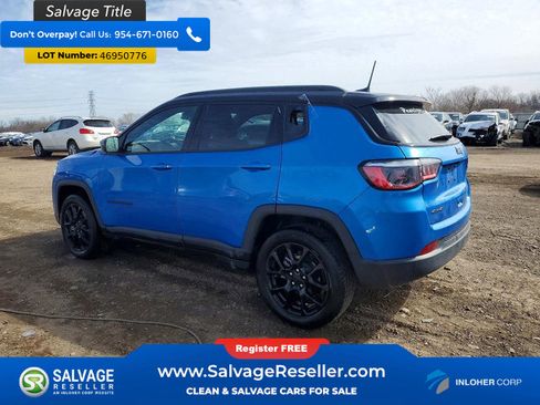 Used 2024 Jeep Compass Latitude w/ Convenience Group AWD/4WD image 3