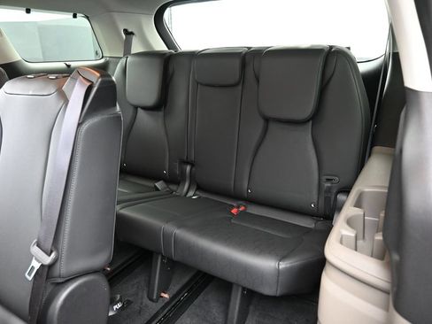 Used 2025 Kia Carnival EX FWD image 22