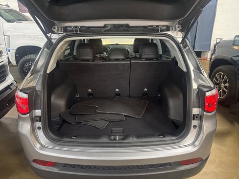 Used 2020 Jeep Compass Limited image 5