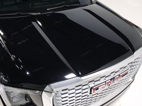 Used 2021 GMC Yukon Denali w/ Denali Premium Package image 32