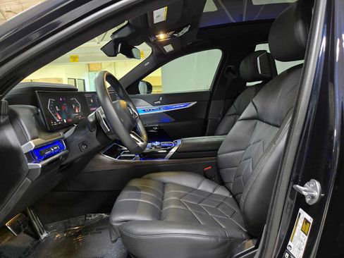 Used 2024 BMW 760i xDrive AWD/4WD image 21