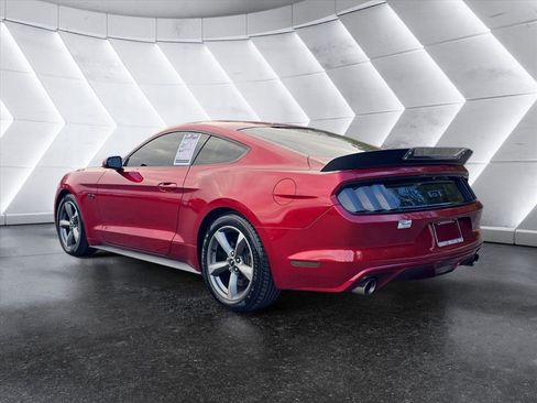 Used 2017 Ford Mustang GT image 3