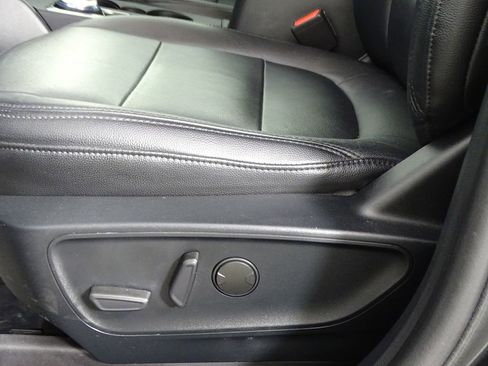 Used 2020 Ford Escape SE image 19