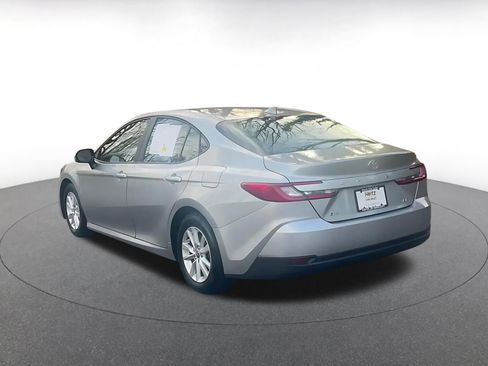 Used 2025 Toyota Camry LE image 11