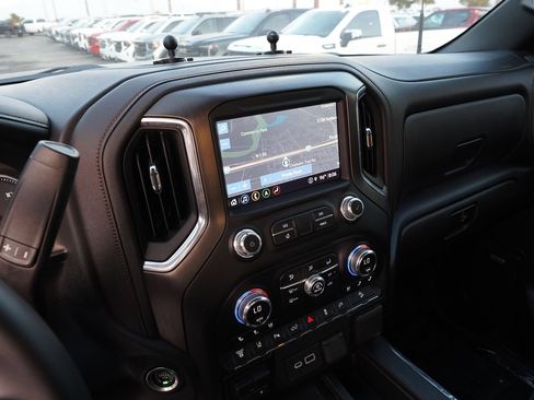 Used 2023 GMC Sierra 3500 AT4 w/ AT4 Preferred Package AWD/4WD image 12