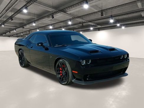 Used 2023 Dodge Challenger SRT Hellcat w/ Driver Convenience Group image 2