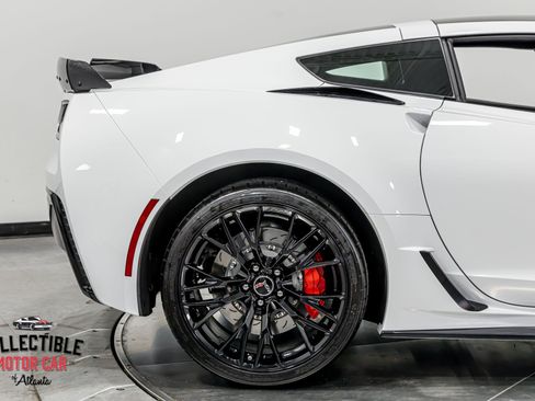 Used 2015 Chevrolet Corvette Z06 w/ 3LZ Preferred Equipment Group RWD image 43