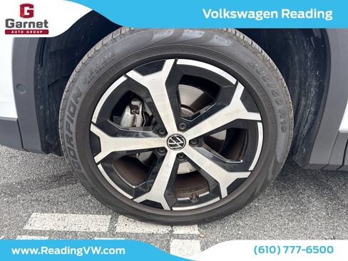 Used 2025 Volkswagen Tiguan SE w/ Panoramic Sunroof Package AWD/4WD image 9