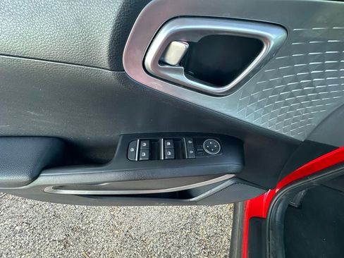Used 2024 Kia Soul LX w/ Option Group 015 FWD image 9