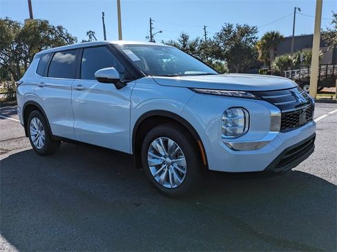 New 2025 Mitsubishi Outlander ES image 3