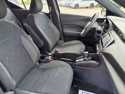 Used 2018 Nissan Kicks S FWD image 15