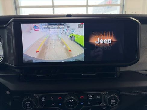 Certified 2025 Jeep Wrangler Unlimited Sahara image 23