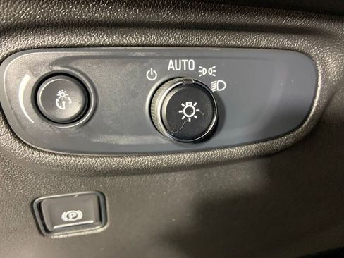 Used 2024 GMC Terrain SLE FWD image 28