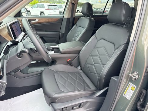 Used 2026 Volkswagen Atlas SE FWD image 13