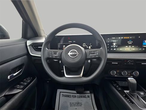 Used 2025 Nissan Kicks SV w/ Illumination Package image 7