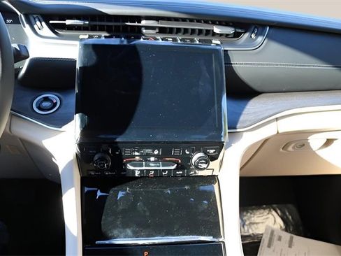 New 2025 Jeep Grand Cherokee Limited image 21